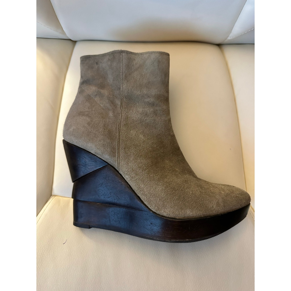 Diane von Furstenberg Opaliste Suede Wedge Booties Women’s 8.5 Taupe Designer